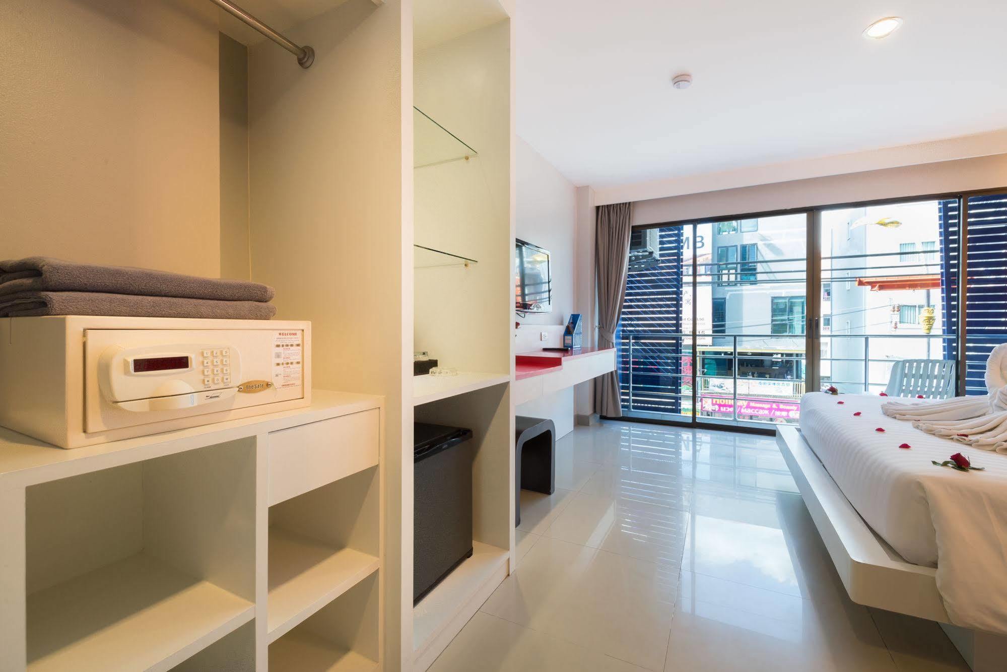 Alfresco Phuket Hotel Patong Екстер'єр фото